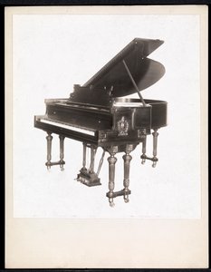 Piano, Krakauer Piano Co., New York, vuosina 1895-1915 (hopeagelatiiniprintti)